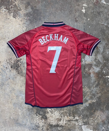 England 2006 Away Jersey Beckham #7 – Umbro Red Football Shirt | Three Lions World Cup 2006 Kit | Retro England Fan Version